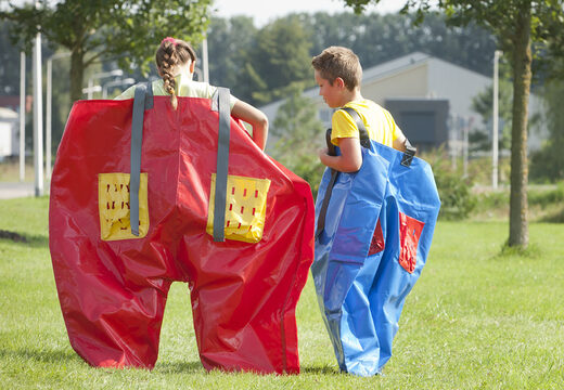 Unieke rode en blauwe sponsbroeken voor zowel oud als jong kopen. Haal uw springkussens nu online bij JB Inflatables Nederland