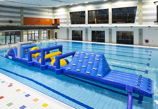 Unieke opblaasbare Obstakel Run Marine XL met dubbele klimwand en dubbele glijbaan kopen voor zowel jong als oud. Bestel opblaasbare zwembadspelen nu online bij JB Inflatables Nederland 