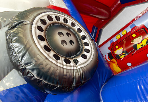 Opblaasbare springkasteel te koop in brandweer thema voor kinderen. Bestel nu opblaasbare springkastelen met rood en blauwe kleur bij JB Inflatables Nederland