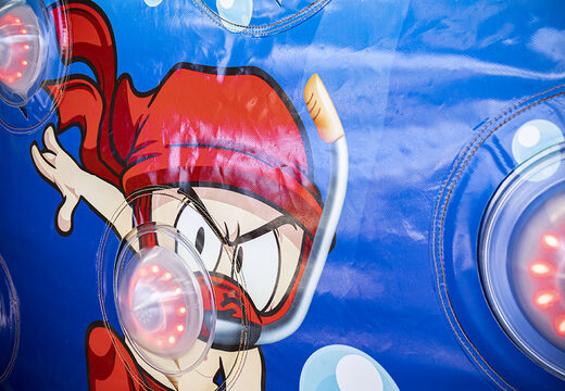 IPS Splash Wall underwater theme - detail print met een waterspuit aan de bovenkant voor zowel jong als oud bestellen. Koop opblaasbare IPS Splash Walls nu online bij JB Inflatables Nederland 