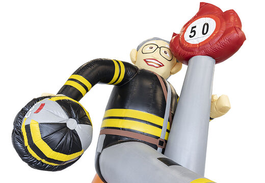 Sarah pop Brandweer paal