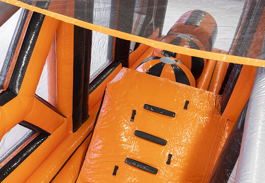 Opblaasbare 40-delige giga modulaire Ball Hopper hindernisbaan kopen voor kinderen. Bestel opblaasbare stormbanen nu online bij JB Inflatables Nederland