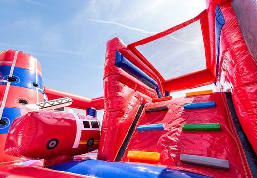Overdekt multiplay brandweer luchtkussen in een beperkte hoogte van 2,74 meter en met een glijbaan bestellen voor zowel oud als jong. Koop luchtkussens online bij JB Inflatables Nederland