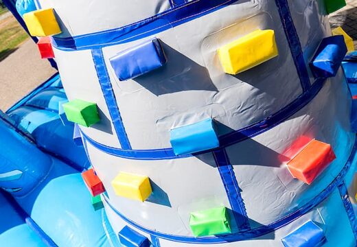 Bestel groot Indoor kasteel springkussen met een glijbaan op het springvlak, klimtoren en leuke obstakels met prints in kasteel thema voor kinderen. Koop springkussens online bij JB Inflatables Nederland