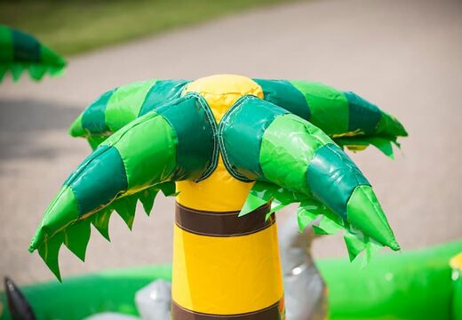 Multiplay playzone jungle springkasteel met plastic ballen en 3D objecten bestellen voor kinderen. Koop springkastelen online bij JB Inflatables Nederland 