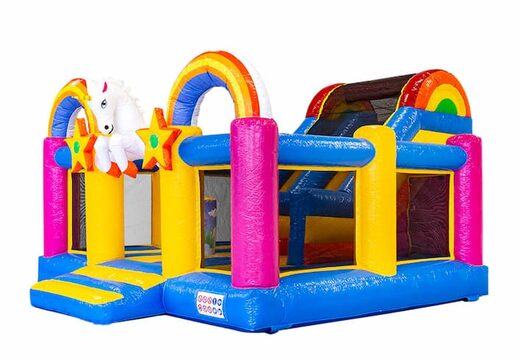 Groot opblaasbaar open multiplay slidebox springkussen met glijbaan bestellen in thema unicorn regenboog voor kinderen. Bestel springkussens online bij JB Inflatables Nederland