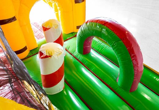 Bestel Jungleworld springkussen in een uniek design met twee ingangen, een glijbaan in het midden en 3D objecten voor kids. Koop springkussens online bij JB Inflatables Nederland