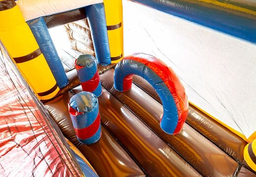 Springkussen in piraat thema met een glijbaan en 3D objecten bestellen voor kids. Koop springkastelen online bij JB Inflatables Nederland