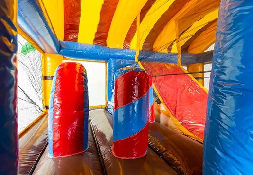 Groot opblaasbaar overdekt piraat multiplay springkussen met glijbaan bestellen in lego thema voor kids. Koop springkastelen online bij JB Inflatables Nederland