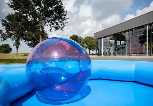 Unieke opblaasbare blauwe en oranje wiebelrek voor zowel oud als jong kopen. Haal uw springkussens nu online bij JB Inflatables Nederland
