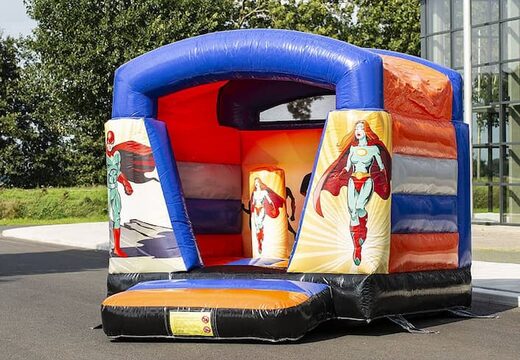 Klein overdekt springkasteel te koop in thema superhelden voor kinderen. Bestel springkastelen online bij JB Inflatables Nederland