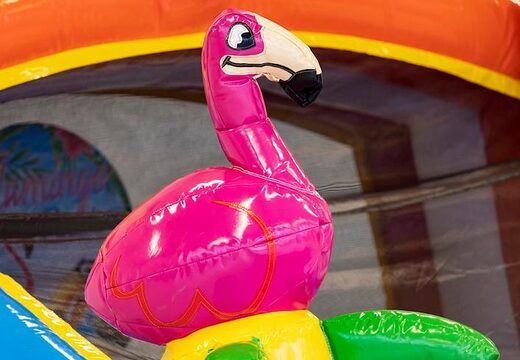 Waterglijbaan springkasteel met bovenop een 3D object van een grote flamingo bestellen bij JB Inflatables Nederland. Koop nu springkastelen online bij JB Inflatables Nederland 