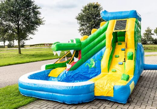 Groot opblaasbaar springkussen met zwembad kopen in thema krokodil splashy voor kinderen. Bestel springkussens online bij JB Inflatables Nederland