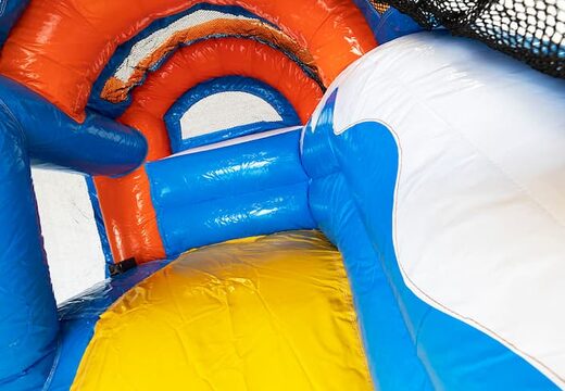 Koop mini opblaasbare multiplay springkussen in piraat thema met glijbaan voor kinderen. Bestel opblaasbare springkussens online bij JB Inflatables Nederland