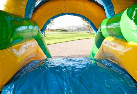 Jungle opblaasbaar overdekt springkasteel met glijbaan kopen bij JB Inflatables Nederland. Bestel online springkastelen bij JB Inflatables Nederland