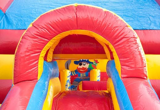 Piraat opblaasbaar overdekt springkasteel met een 3D object op het dak kopen bij JB Inflatables Nederland. Bestel online springkastelen bij JB Inflatables Nederland