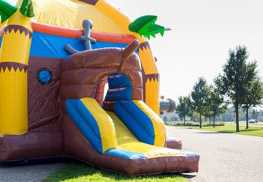 Opblaasbaar overdekt multifun super springkasteel in de felle kleuren en leuke 3D figuren in piraat thema voor kinderen kopen. Bestel springkastelen online bij JB Inflatables Nederland