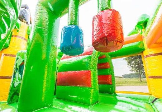 Multiplay safari gorilla springkussen met een glijbaan, leuke objecten op het springvlak en opvallende 3D objecten bestellen voor kids. Koop opblaasbare springkussens online bij JB Inflatables Nederland