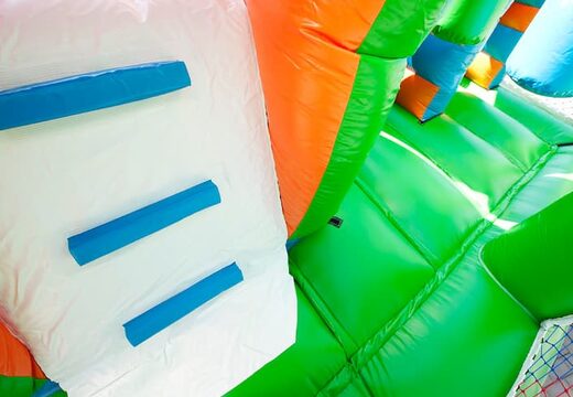 Multiplay soccer luchtkussen met een glijbaan, leuke objecten op het springvlak en opvallende 3D objecten bestellen voor kinderen. Bestel opblaasbare luchtkussens online bij JB Inflatables Nederland