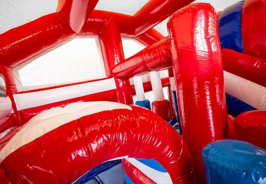 Middelmatig opblaasbare springkussen in brandweer thema met glijbaan en pilaren op het springvlak, kopen voor kinderen. Bestel opblaasbare springkussens online bij JB Inflatables Nederland