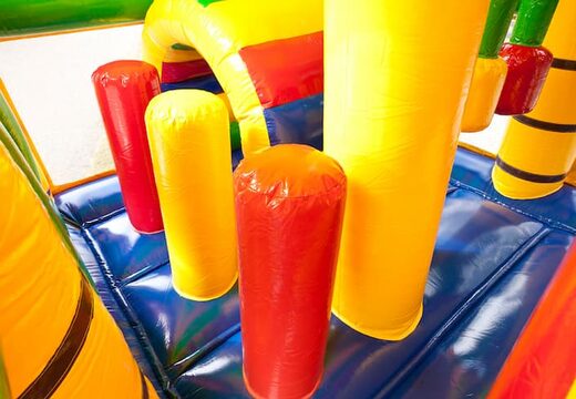 Multiplay krokodil luchtkussen met een glijbaan, leuke objecten op het springvlak en opvallende 3D objecten kopen voor kids. Bestel opblaasbare luchtkussens online bij JB Inflatables Nederland