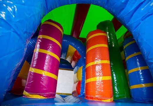 Multiplay unicorn luchtkussen met een glijbaan, pilaren op het springvlak en opvallende 3D objecten bestellen voor kinderen. Bestel opblaasbare luchtkussens online bij JB Inflatables Nederland