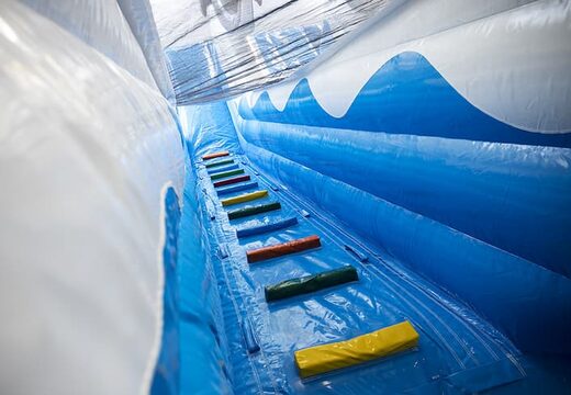 Perfecte opblaasbare glijbaan in dolfijn thema met 3D-objecten bestellen voor kinderen. Koop opblaasbare glijbanen nu online bij JB Inflatables Nederland