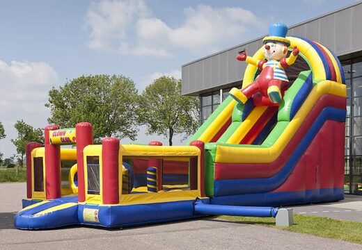 Unieke opblaasbare glijbaan in thema clown met een plonsbad, indrukwekkend 3D object, frisse kleuren en de 3D obstakels voor kinderen kopen. Bestel opblaasbare glijbanen nu online bij JB Inflatables Nederland