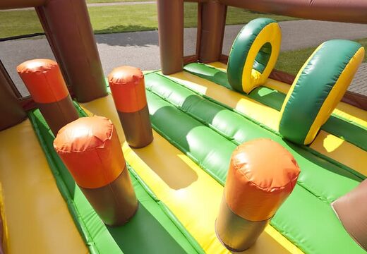 Gorilla themed opblaasbare glijbaan met een plonsbad, indrukwekkend 3D object, frisse kleuren en de 3D obstakels kopen voor kinderen. Bestel opblaasbare glijbanen nu online bij JB Inflatables Nederland