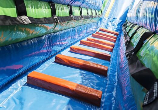 Koop een spectaculaire opblaasbare glijbaan in thema surf met leuke prints voor kids. Bestel opblaasbare glijbanen nu online bij JB Inflatables Nederland