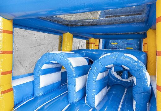 Hindernisbaan 13.5 meter lang in thema surf met passende 3D objecten voor kinderen kopen. Bestel opblaasbare stormbanen nu online bij JB Inflatables Nederland