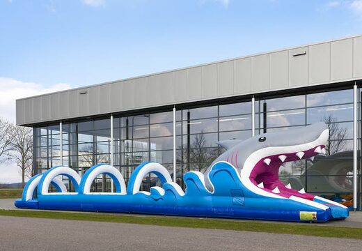 Bestel een perfecte opblaasbare 18meter lange buikschuifbaan in haai thema voor kinderen. Koop opblaasbare buikschuifbanen nu online bij JB Inflatables Nederland