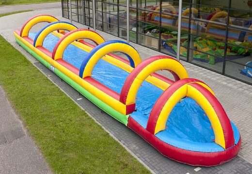Spectaculaire opblaasbare standaard buikschuifbaan 18 meter lang met een extra brede baan bestellen voor kinderen. Koop opblaasbare buikschuifbanen nu online bij JB Inflatables Nederland