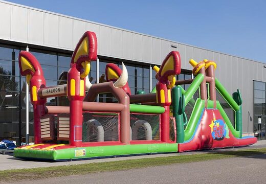 Bestel een 17 meter brede unieke stormbaan in cowboy thema voor kids. Koop opblaasbare stormbanen nu online bij JB Inflatables Nederland