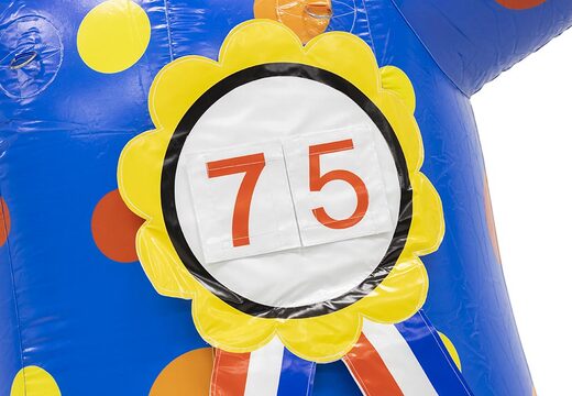 Opblaasbare Sarah pop feestend met fles wijn in de hand bestellen