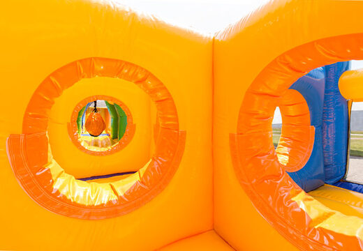 Grote dubbele 27 meter strombaan in vrolijke kleuren bestellen voor kids. Koop opblaasbare stormbanen bij JB Inflatables Nederland