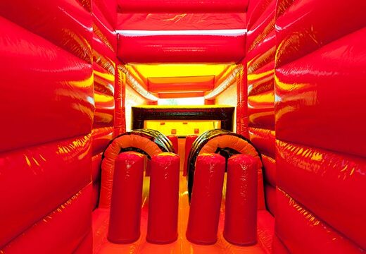 Hindernissen op springkussen stormbaan