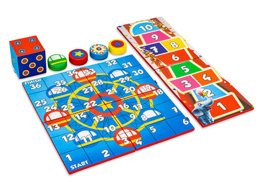 Kleurrijk spellenset achterkant van Softplay in Rollercoaster thema