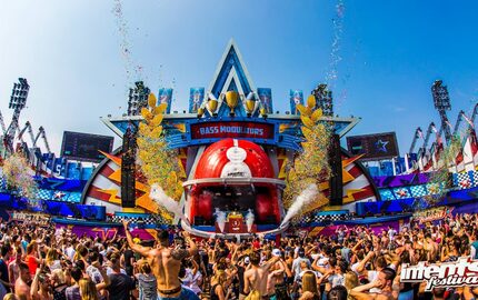 JB Promotions van JB Inflatables; De maatwerk specialist voor opblaasbare podia, reclame artikelen en promotiematerialen op maat gemaakt