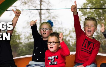 De leukste en mooiste opblaasbare attracties en spelen voor koningsdag te koop bij JB