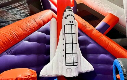Opblaasbaar springpark Cosmic ruimtevaart thema 